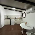 Private Entrance Cozy شقة