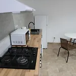 Private Entrance Cozy شقة