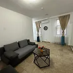 Private Entrance Cozy * بوخارست