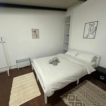 Private Entrance Cozy Апартаменти Бухарест