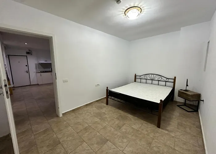 Апартаменти Private Entrance Cozy Бухарест