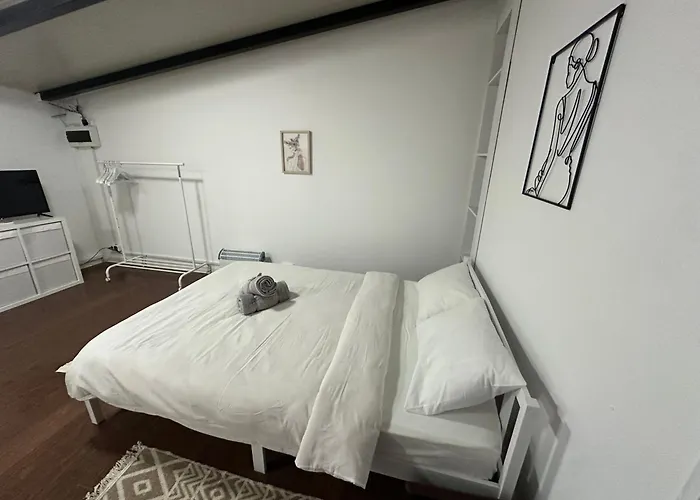 Private Entrance Cozy Апартаменти