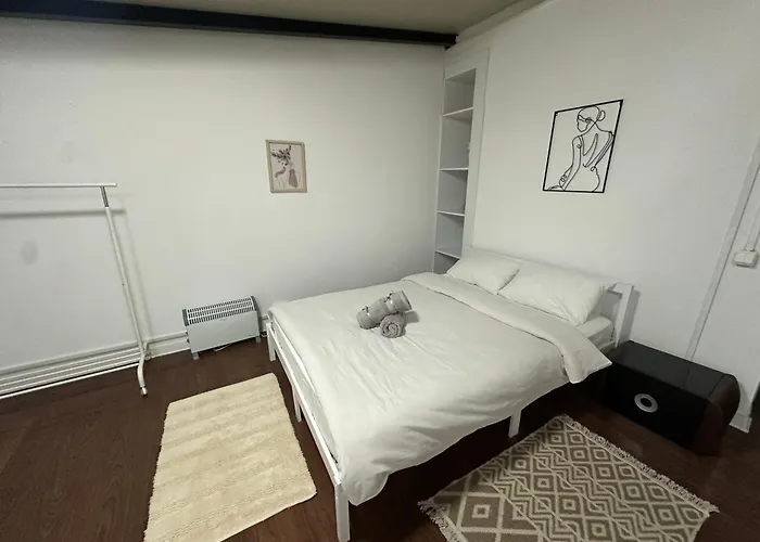 Private Entrance Cozy Апартаменти Бухарест