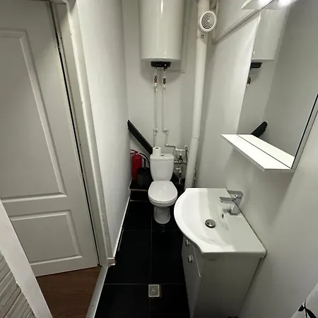 Apartment Private Entrance Cozy Bucharest